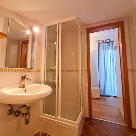 Old Town Apartment *