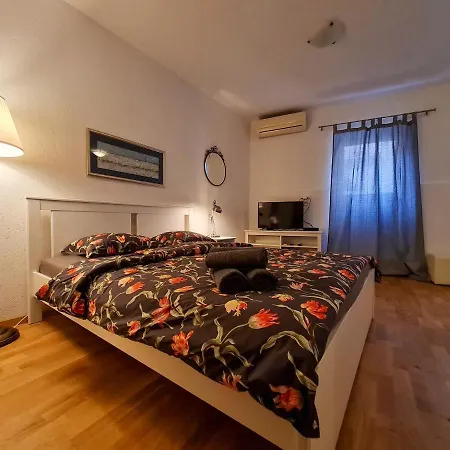 Old Town Apartments Apartment